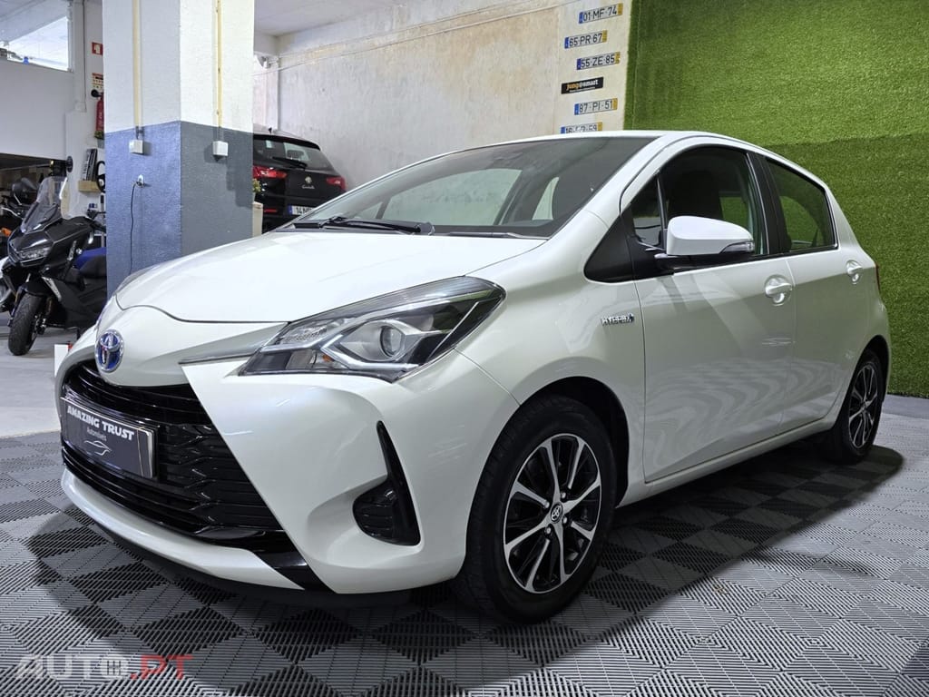 Toyota Yaris 1.5 HSD Comfort — fotografia 3