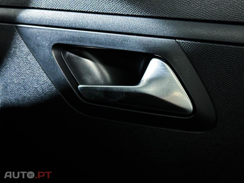 Peugeot 208 1.2 Hybrid Allure e-DCS6
