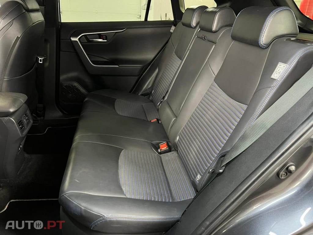 Toyota RAV4 2.5 Hybrid D. Force SQUARE Collectio 4x2