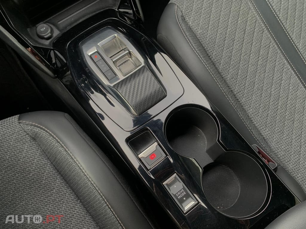 Peugeot 2008 1.5 BlueHDi Allure EAT8