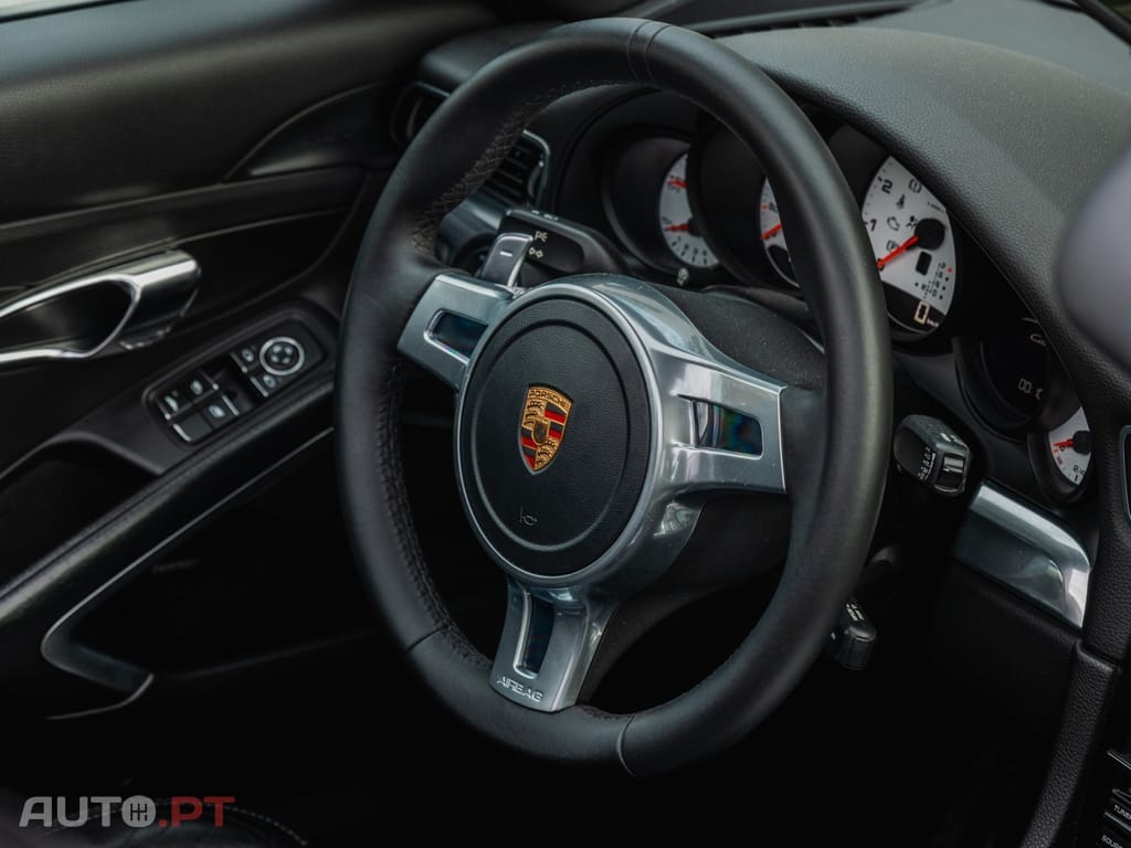 Porsche 911 Carrera 4 Cabriolet PDK Black Edition