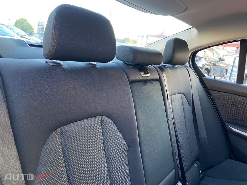 BMW 330 e Line Sport Auto