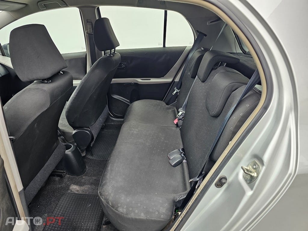 Toyota Yaris 1.0 VVT-i AC Manual