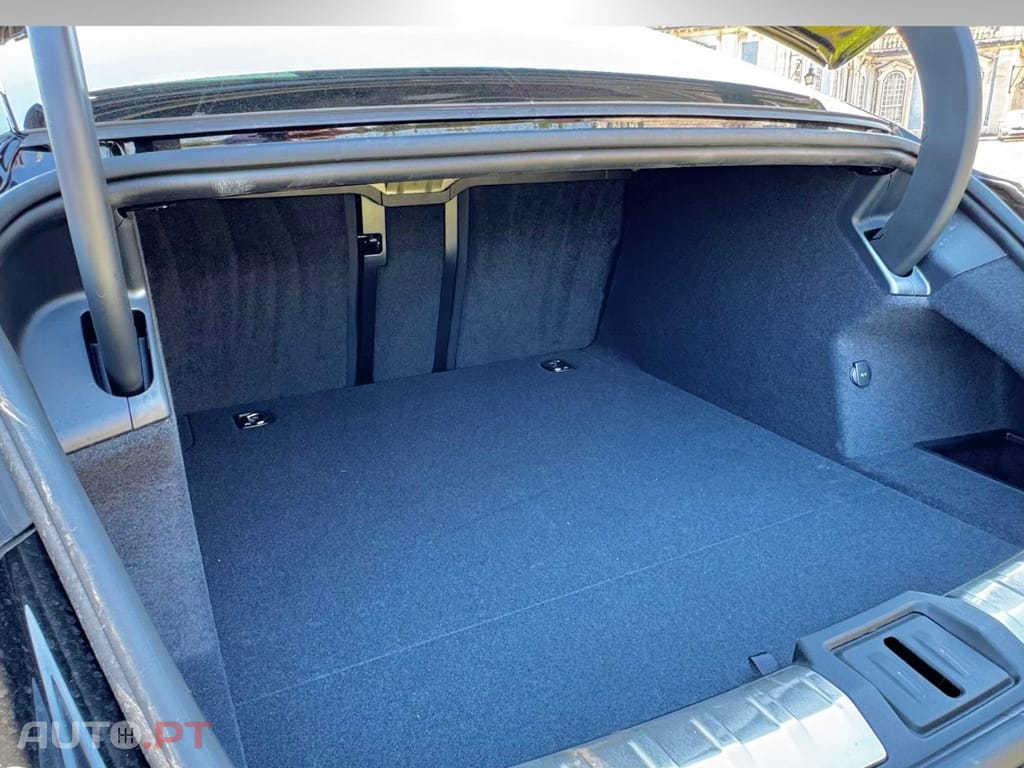 Porsche Taycan Outros