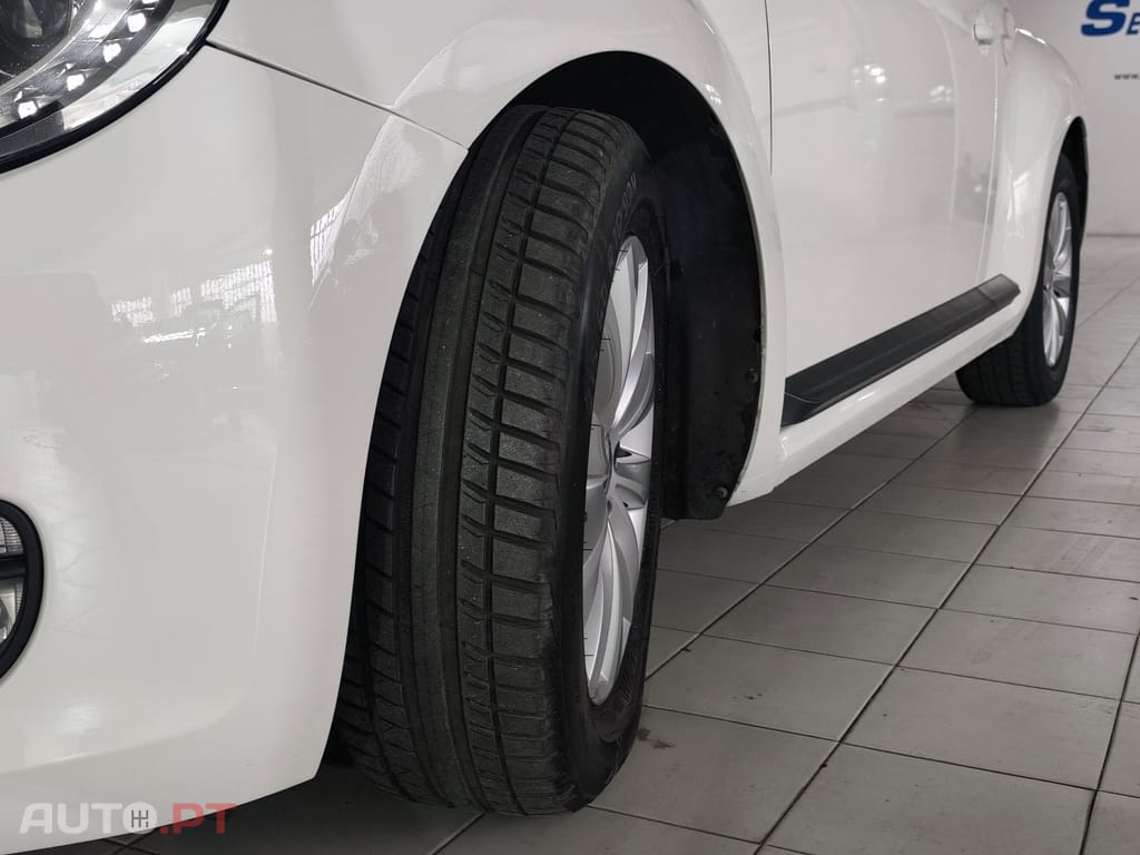 Volkswagen New Beetle 1.6 TDi Design