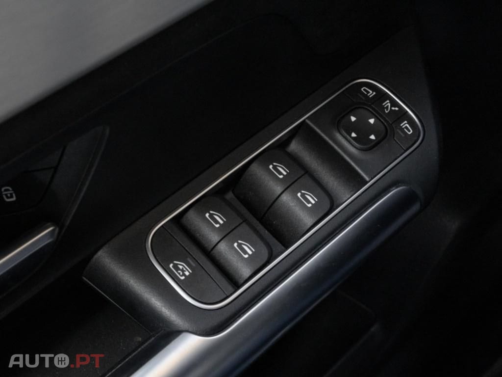 Mercedes-Benz EQA I.V.A DEDUTIVEL 300 4M AMG-Sport 