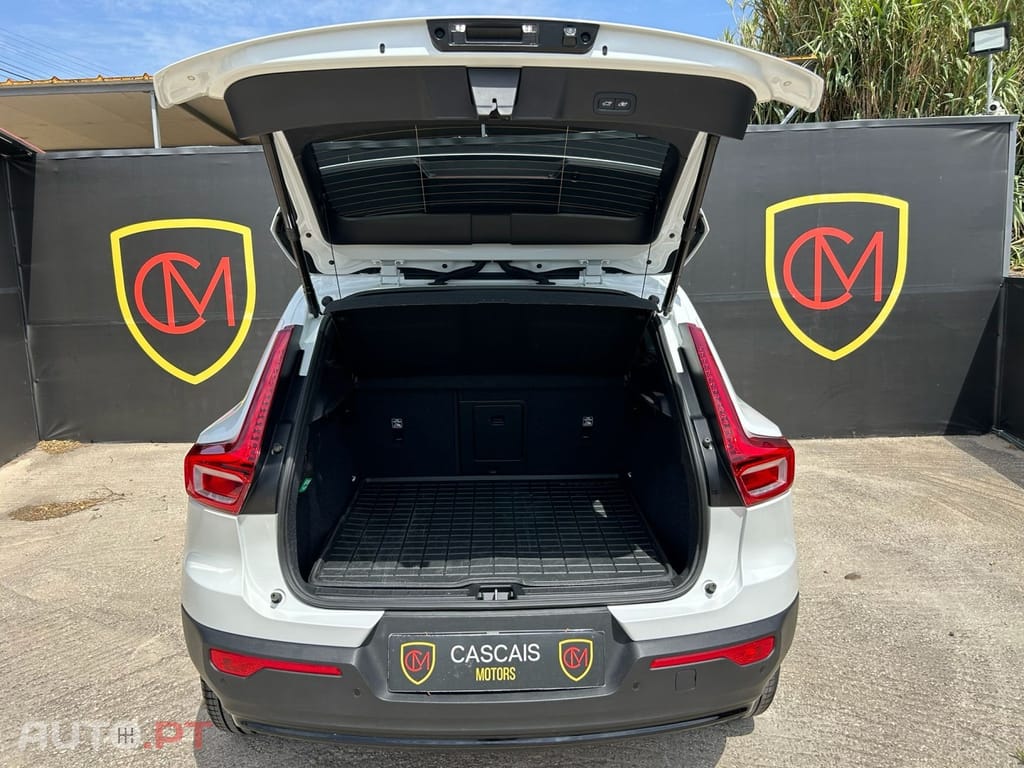 Volvo XC40 2.0 B3 Plus Dark