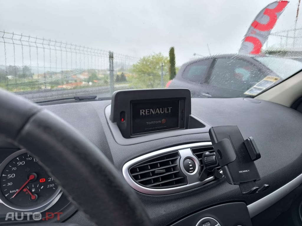 Renault Clio 1.2 16V Privilège Luxe