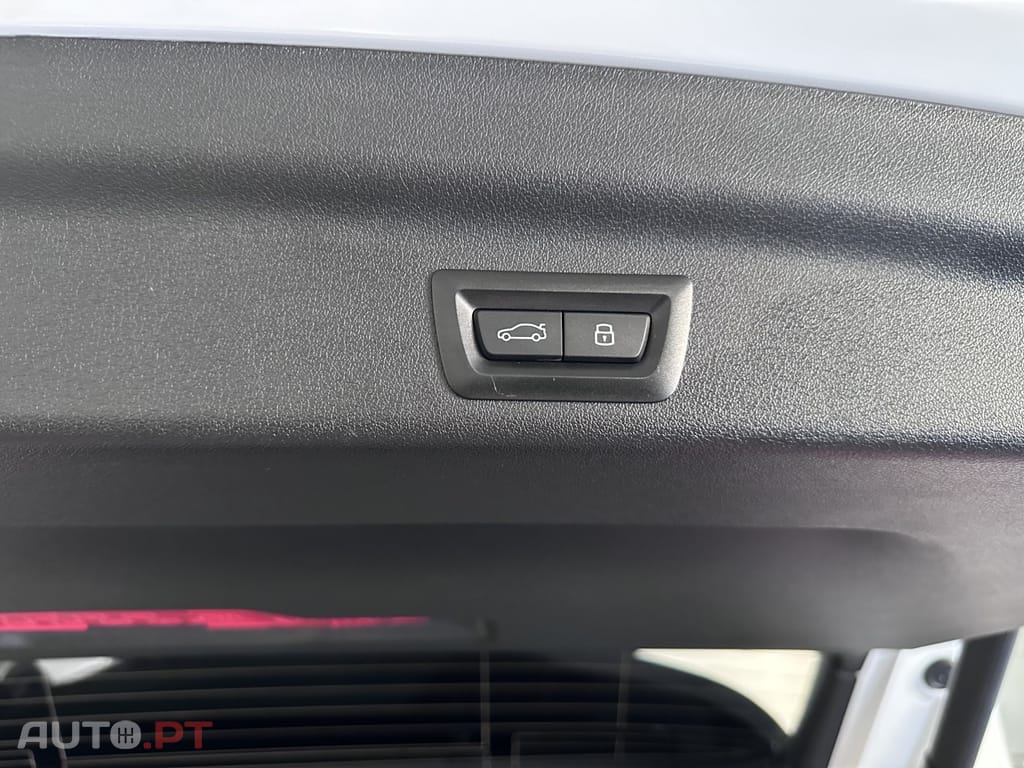 BMW iX1 xDrive30 Pack Desportivo M Pro