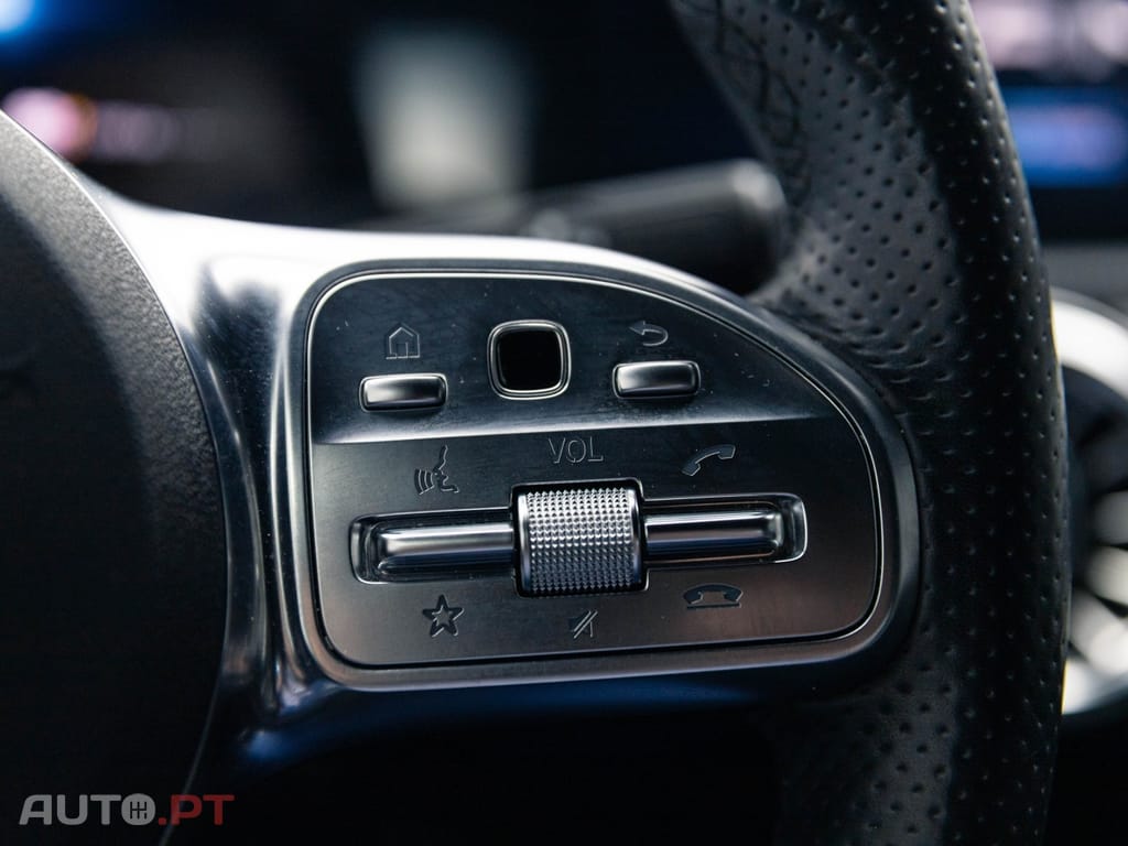 Mercedes-Benz A 250 e AMG Line