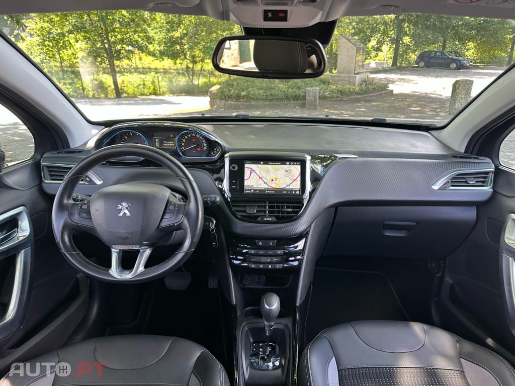 Peugeot 2008 1.2 PureTech Allure EAT6
