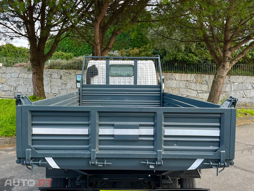 Nissan Cabstar TRIBASCULANTE