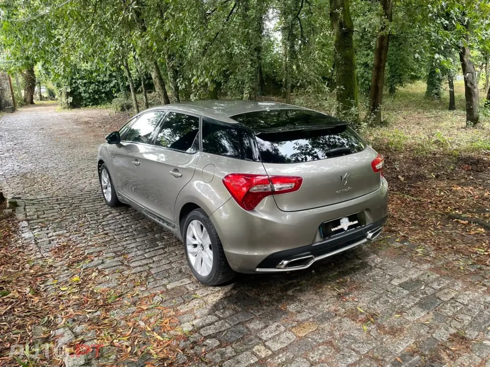 Citroen DS5 2.0 HDi Hy4 So Chic CMP6 102g