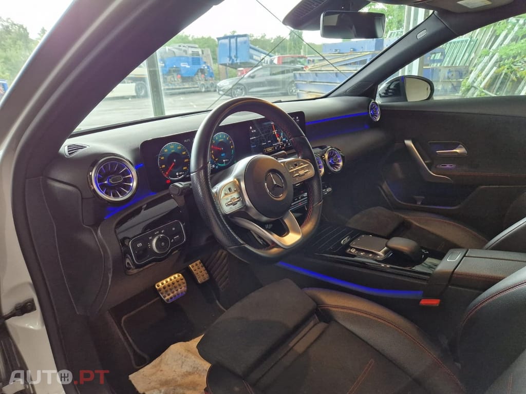 Mercedes-Benz A 250 e AMG Line