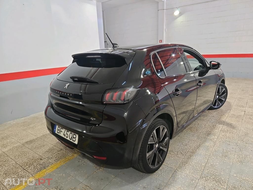 Peugeot E-208