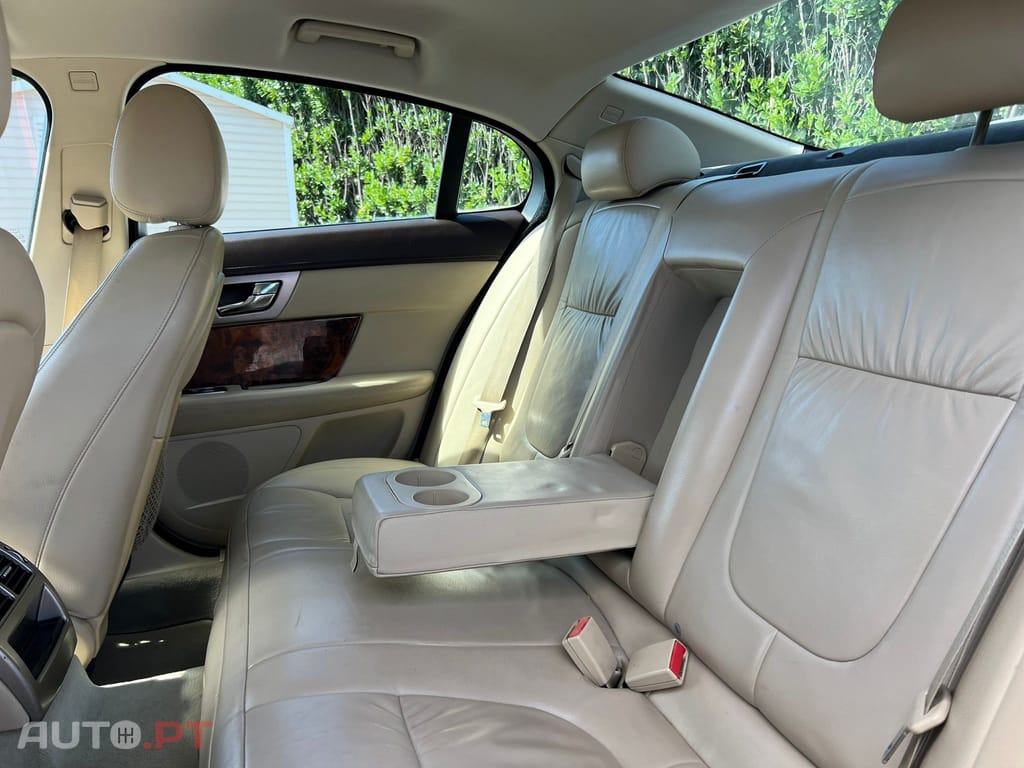 Jaguar XF 2.7 D V6 Luxury