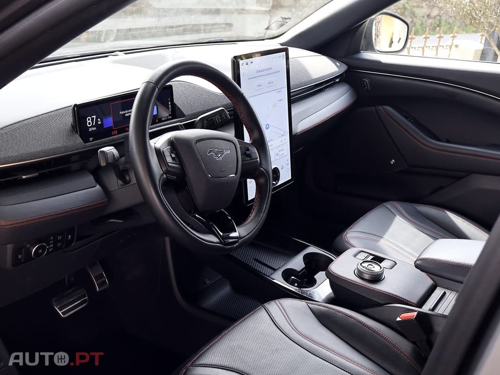 Ford Mustang Mach-E AWD PREMIUM