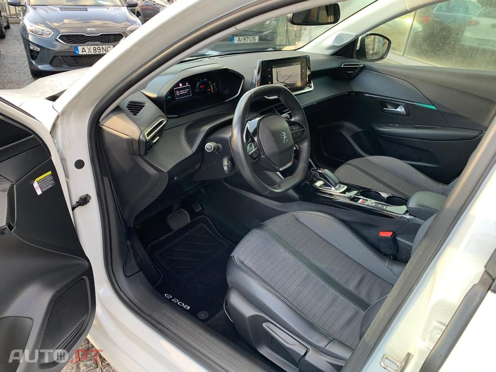 Peugeot E-208 50 kWh Allure Pack