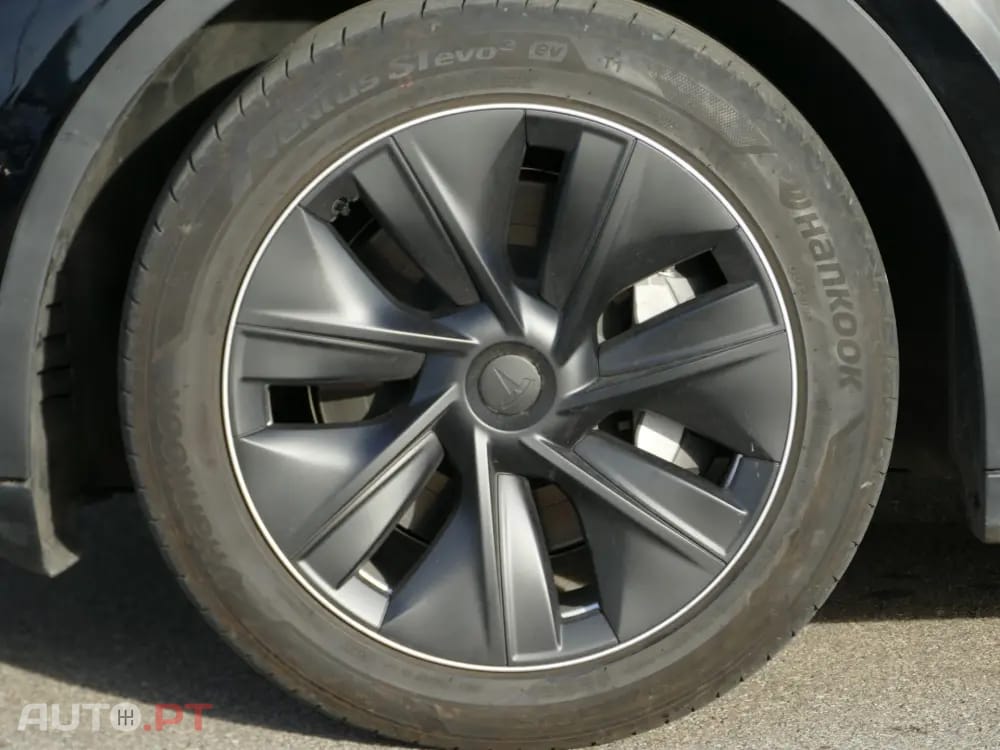 Tesla Model Y Standard
