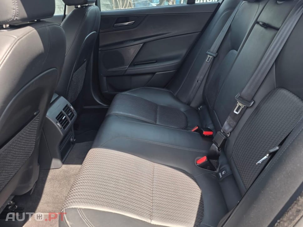 Jaguar XE 2.0 D Prestige