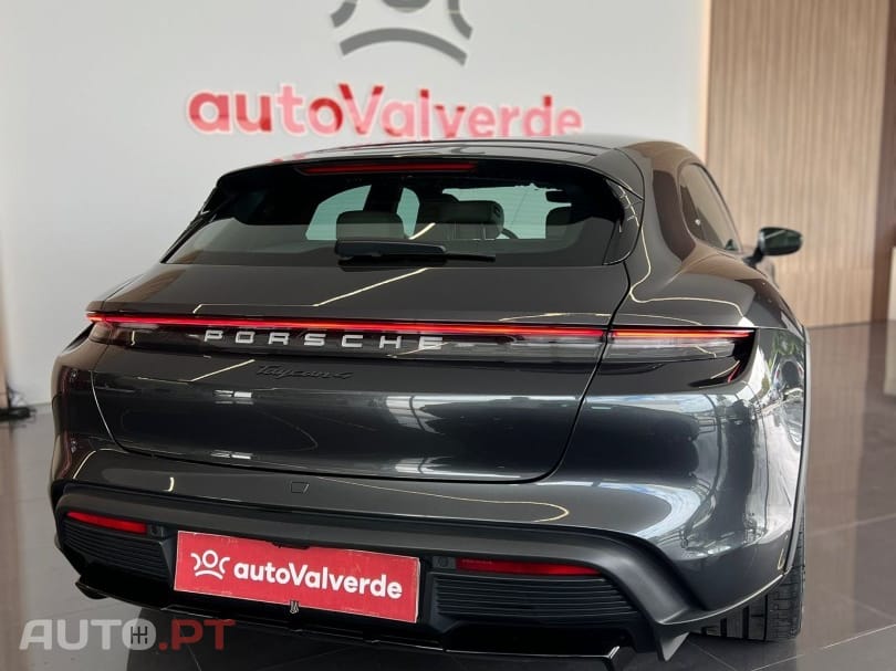 Porsche Taycan 4