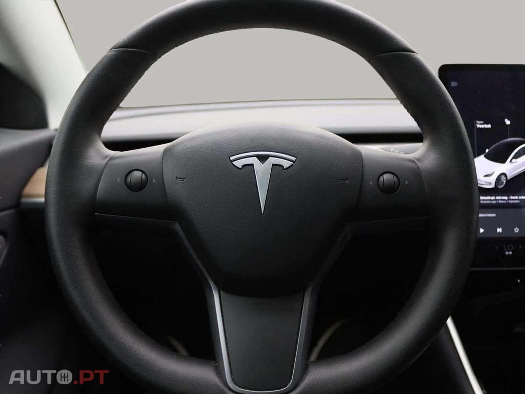 Tesla Model 3 Standard RWD Plus AUTOPILOT