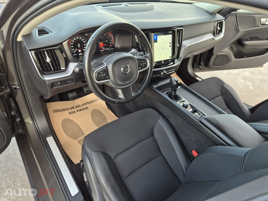 Volvo V60 2.0 D3 Momentum Plus
