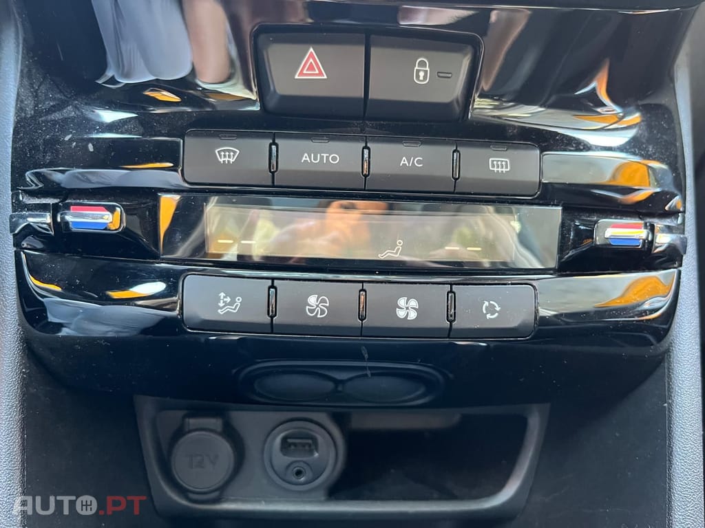 Peugeot 208  1.2 e-THP Féline