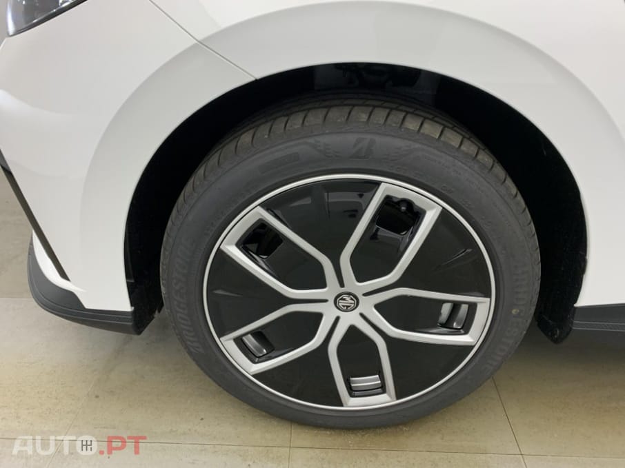 MG MG4 MG4 ELECTRIC 64KWH 204CV LUXURY NOVO