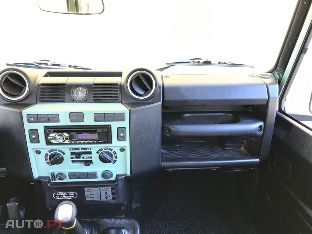 Land Rover Defender TD4 PUMA HERITAGE