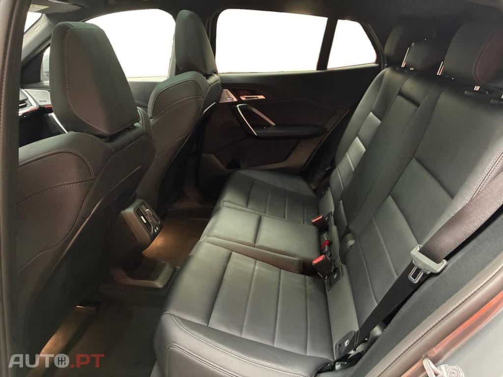 BMW iX2 eDrive20 Pack Desportivo M