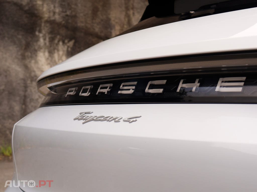 Porsche Taycan 4