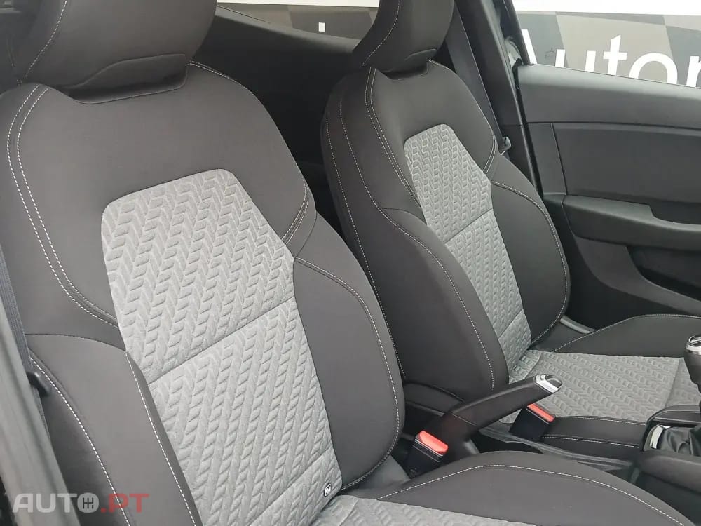 Renault Clio Outro