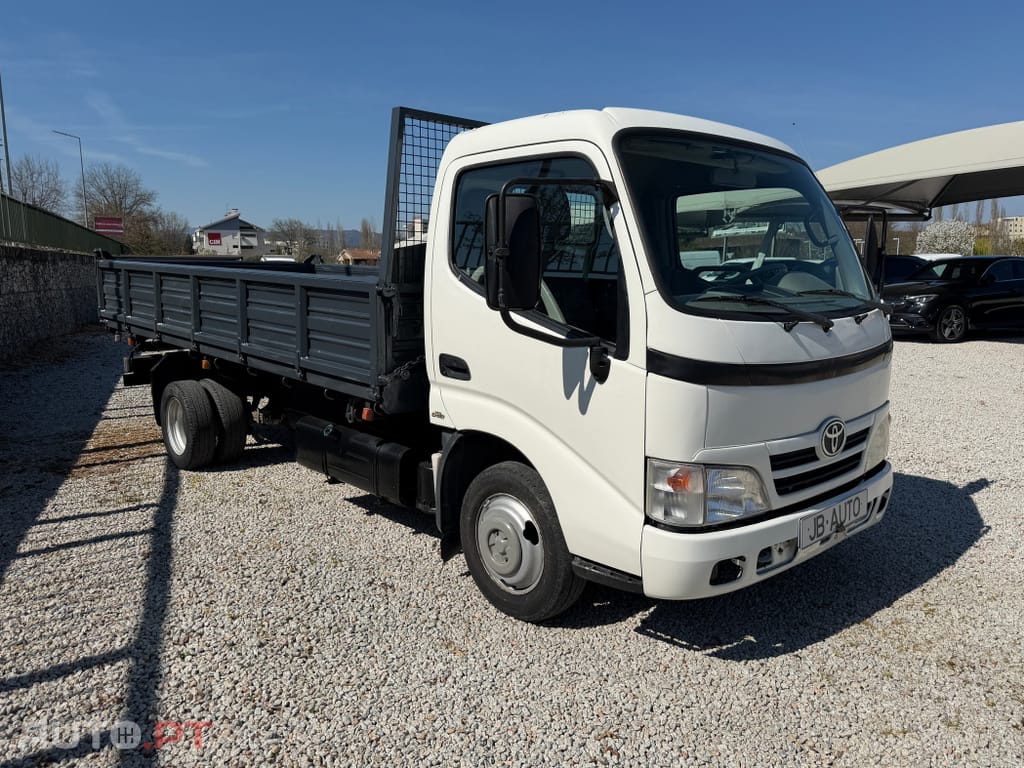 Toyota Dyna M D4-D 3LUG Tri-Basculante Nacional