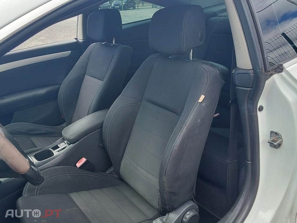 Renault Laguna Coupe Laguna Coupe 2.0 dCi Dynamique S 4Control