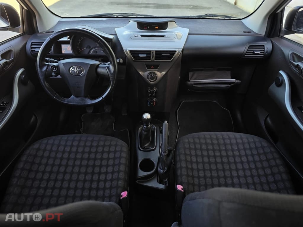 Toyota iQ 1.0 VVT-i