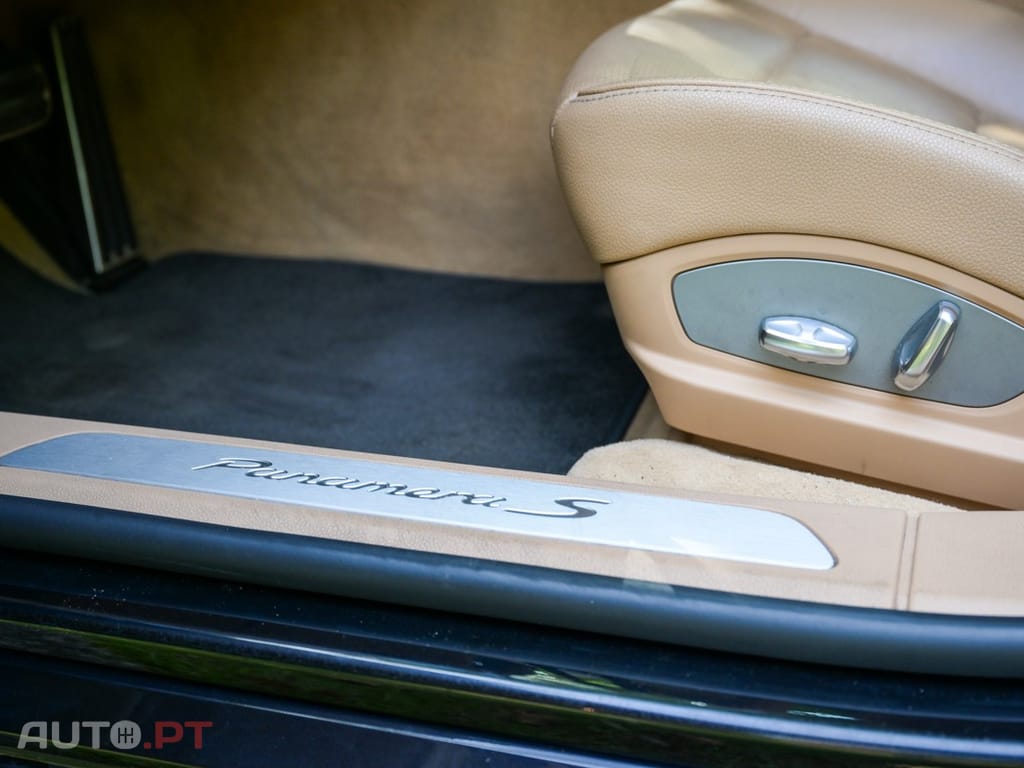 Porsche Panamera S Hybrid J19