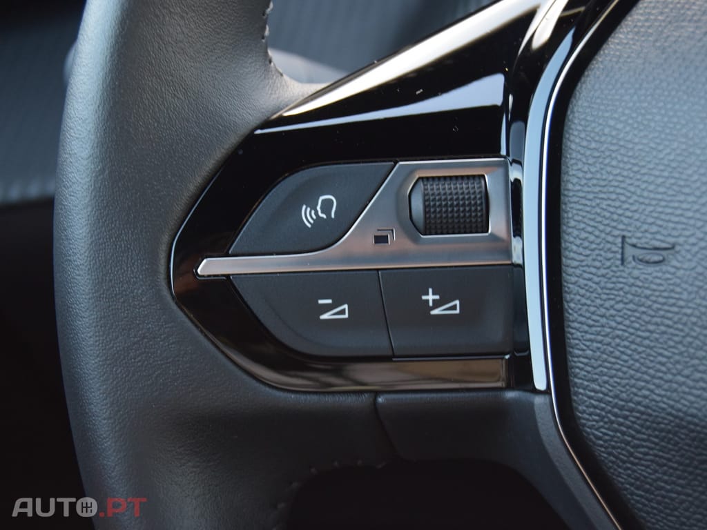 Peugeot E-2008 50 kWh Allure
