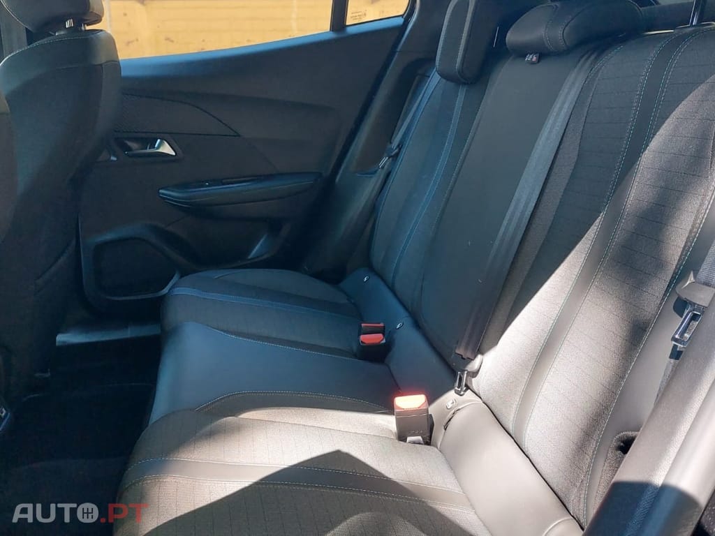 Peugeot E-2008 50 kWh Allure