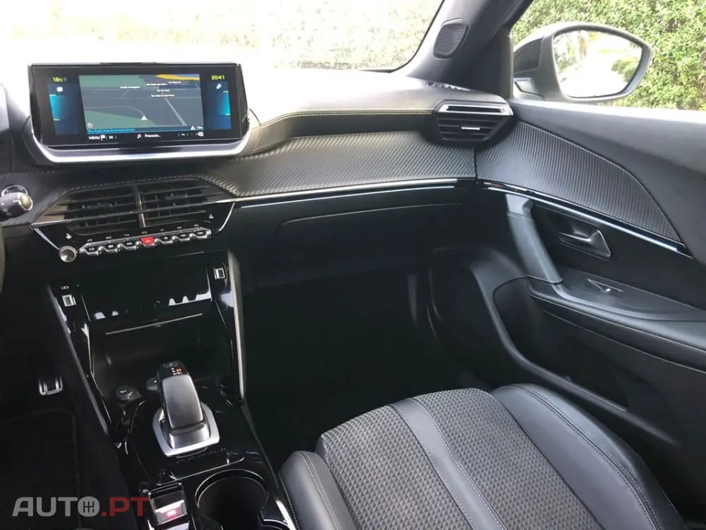 Peugeot E-2008 GT+