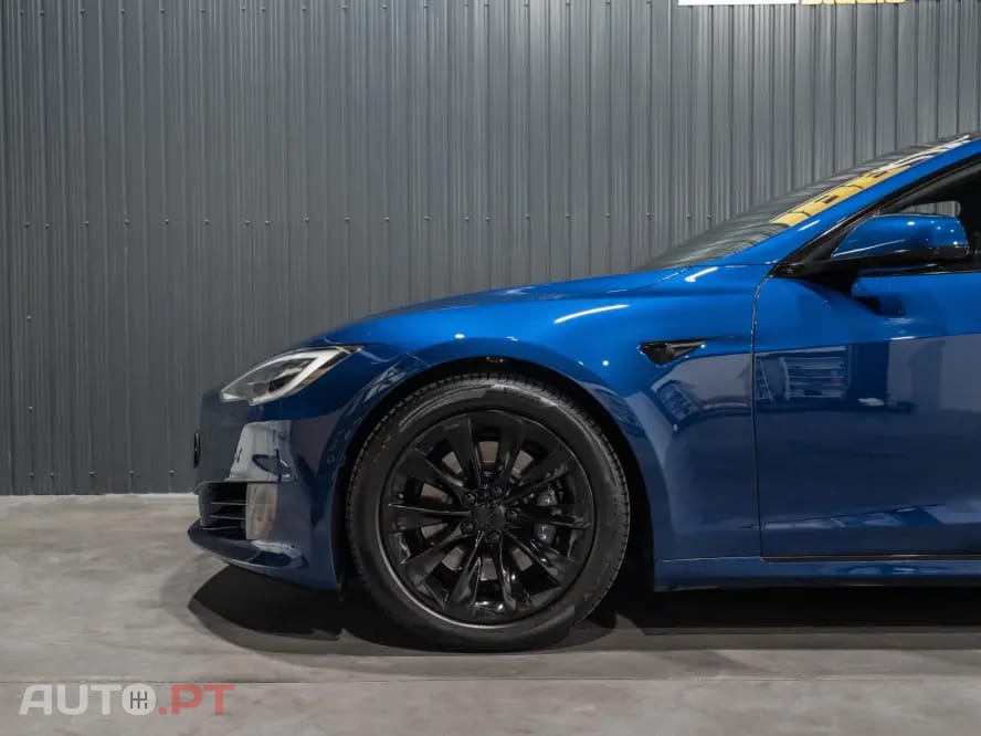Tesla Model S 75