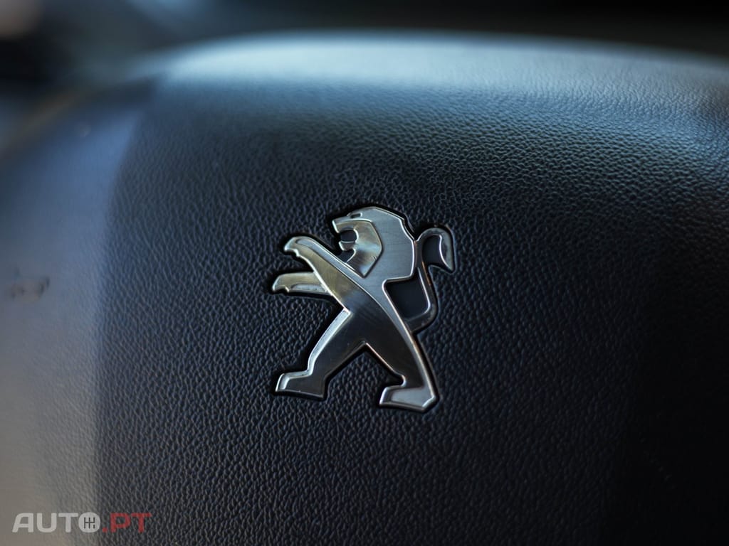 Peugeot 208 1.2 PureTech Signature