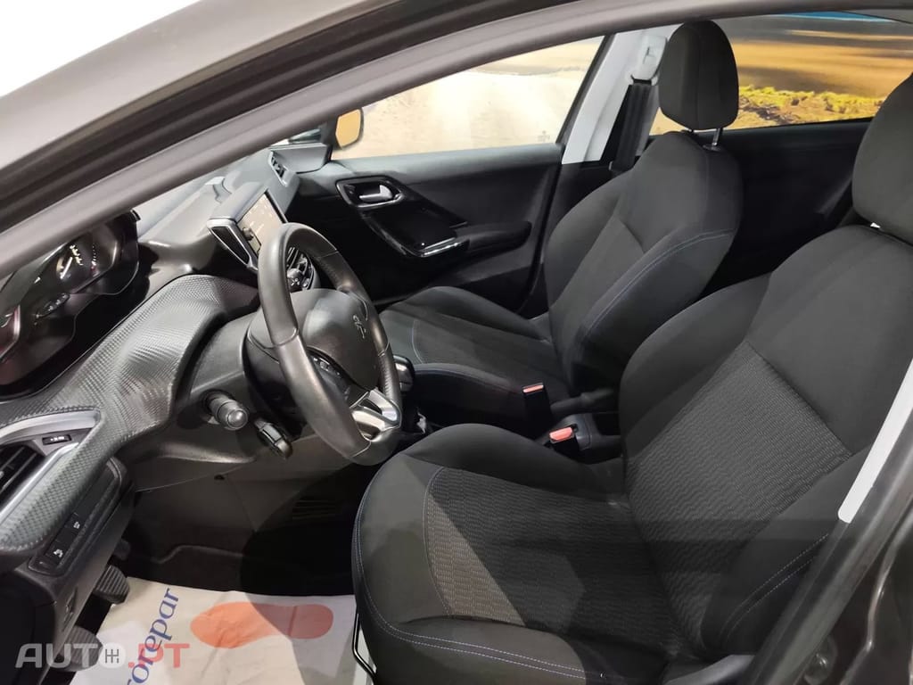 Peugeot 208 1.2 PureTech Signature