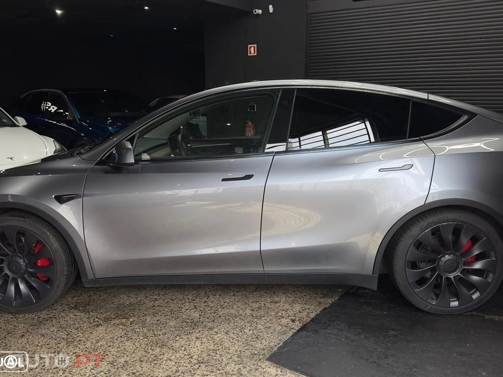 Tesla Model Y Performance Dual Motor AWD