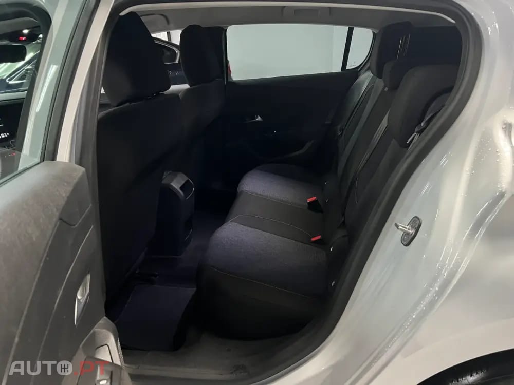 Peugeot 308 1.2 Hybrid Style e-DCS6