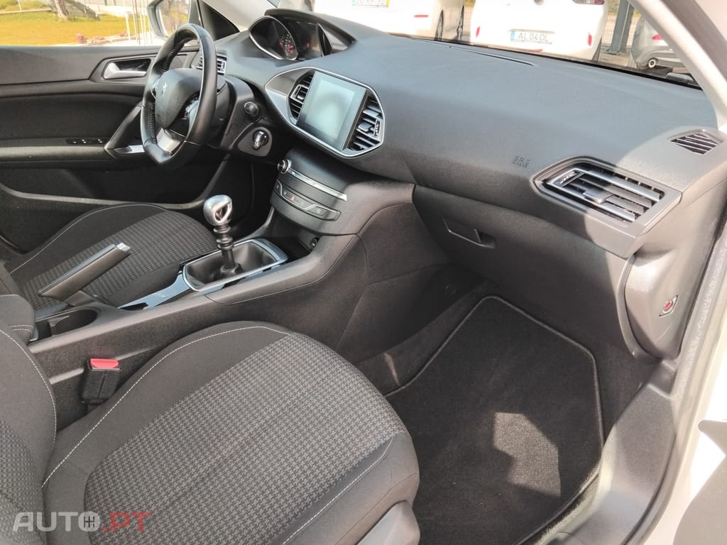 Peugeot 308 II 1.5 BlueHDi Business Line