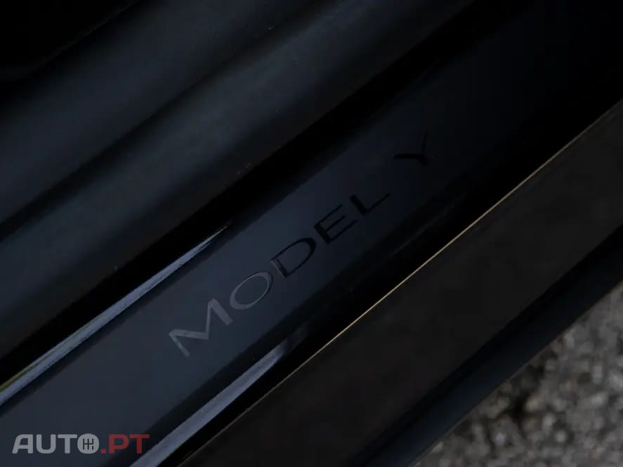 Tesla Model Y RWD — fotografia 68
