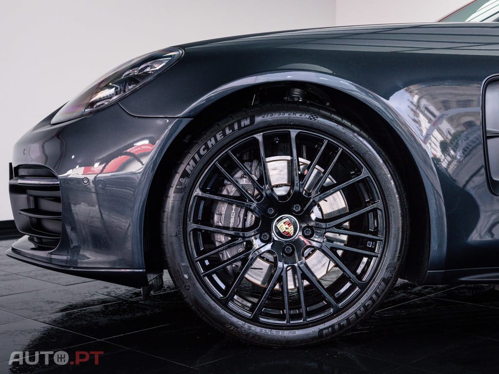 Porsche Panamera 4 E-Hybrid Platinum Edition