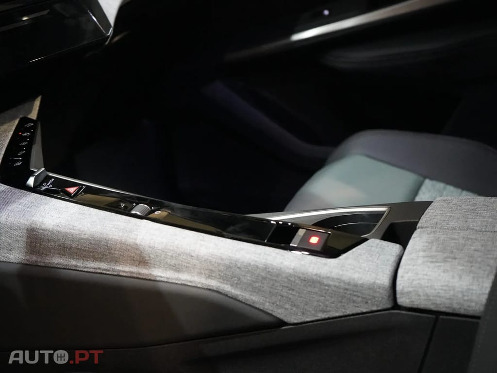 Peugeot 3008 1.2 Hybrid Allure e-DCS6