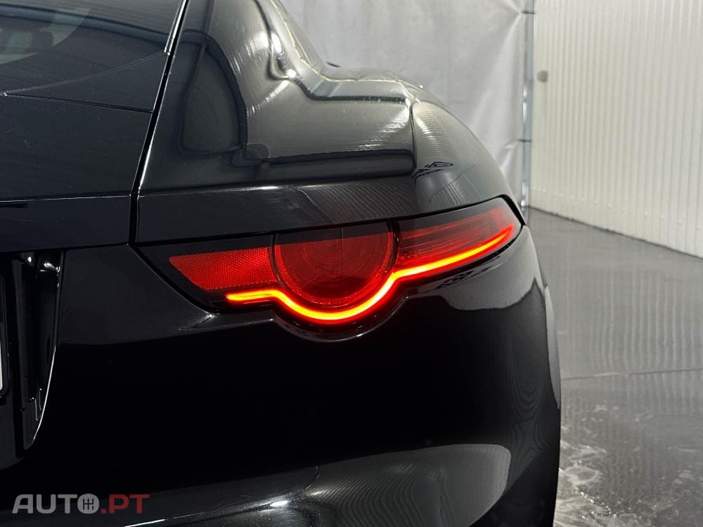 Jaguar F-Type P300 Aut. R-Dynamic Black